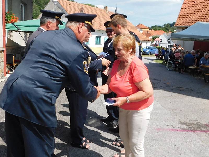 SDH Brloh oslavil u své hasičárny 135 let od svého založení.