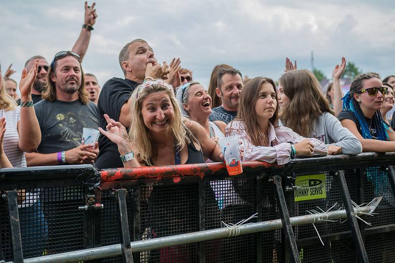 Atmosféra na festivalu Hrady CZ v Rožmberku na Českokrumlovsku je úžasná, déšť nevadí.