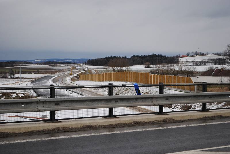 Stavba D3 v úseku Třebonín-Kaplice-nádraží 3. února 2023. Na snímku nový most u Prostředních Svinců.