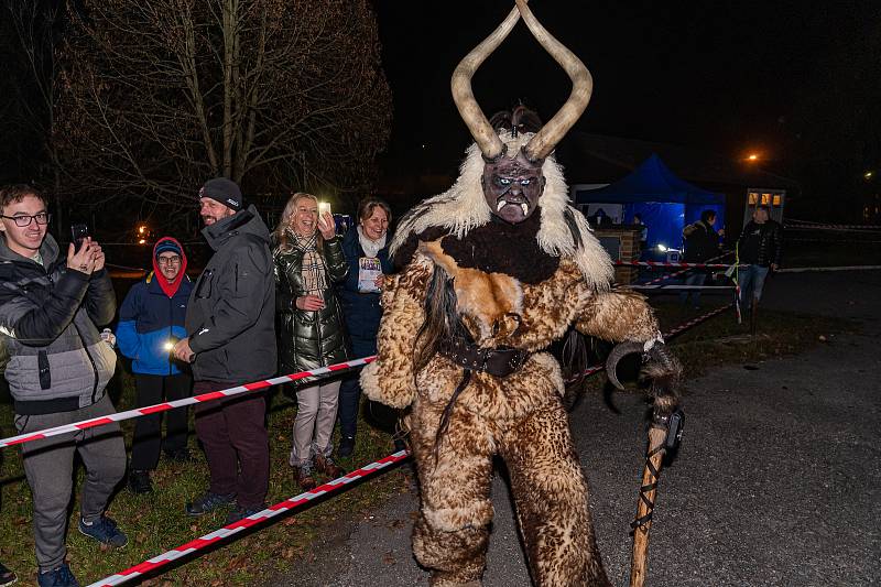 Krampusáci děsili svým zjevem ve Vyšším Brodě.