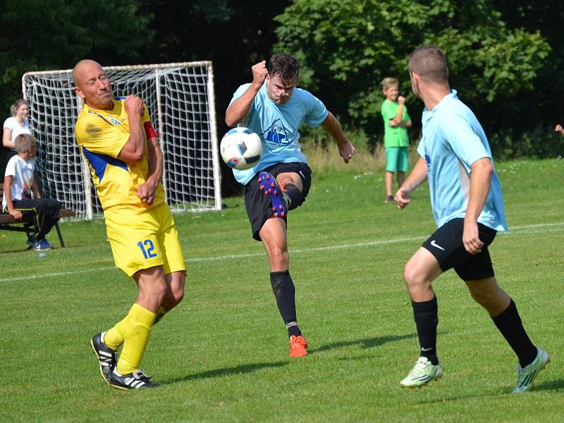 I.B třída (skupina A) - 5. kolo (4. hrané): SK Zlatá Koruna (modré dresy) - Vltavan Loučovice 1:1 (0:1).