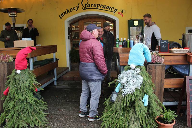 Adventní hornoplánské korzo aneb báječnou příležitost k procházce městem využila spousta lidí v Horní Plané k nákupu dobrot a řemeslných výrobků.