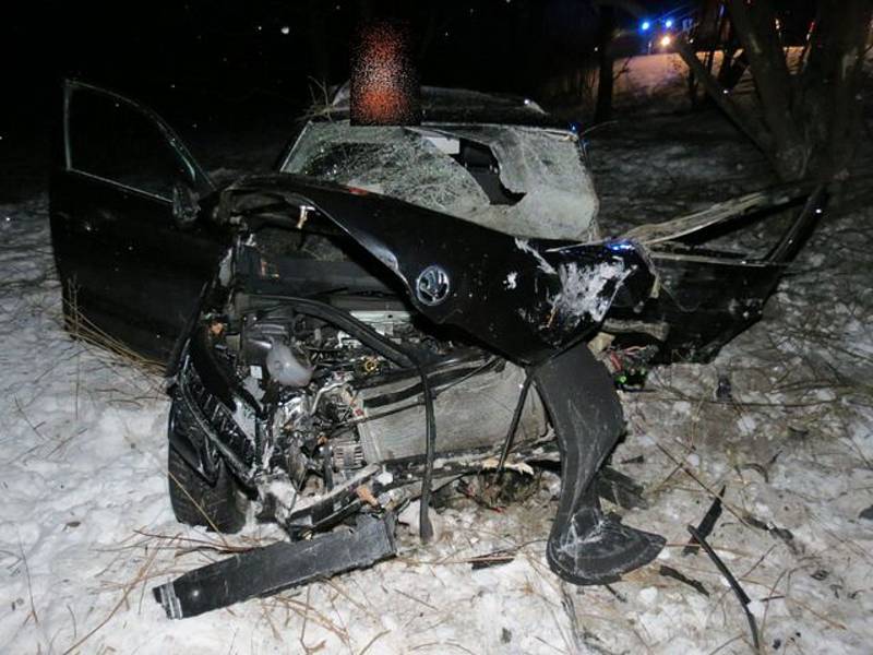 U Hořic havaroval řidič se Škodou Kodiaq.