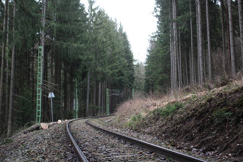 Sabine škody napáchala i na železnici v okolí zastávky Rožmberk nad Vltavou.