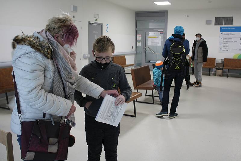 Očkování dětí proti covidu od pěti let v českokrumlovské nemocnici.