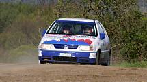Pavel Korčák a Milan Jirka vstoupili do automobilových soutěží třetím místem při loňské Rallye Č. Krumlov. Letos se na domácí půdě předvedli velmi dobrým výkonem a s Volkswagenem Polo 1.4 16V (na snímku z RZ Dobrné I.) si ve třídě N1 dojeli pro vítězství.