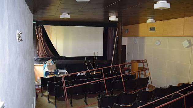 Loučovické kino před rekonstrukcí.