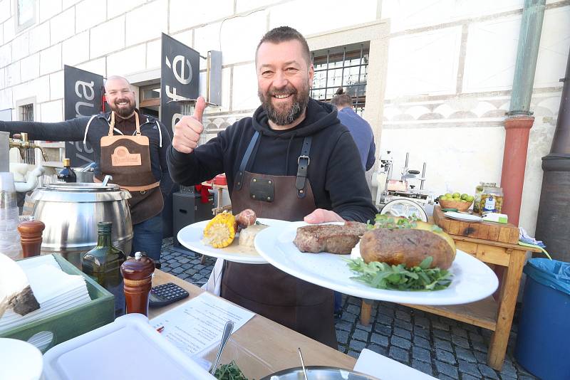 Grilování v českokrumlovské Široké ulici