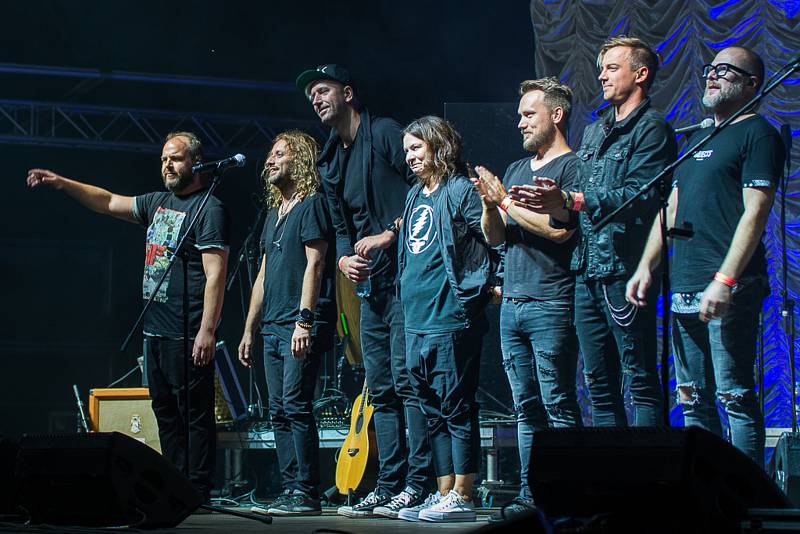 Atmosféra na festivalu Hrady CZ v Rožmberku na Českokrumlovsku je úžasná, déšť nevadí.