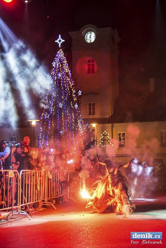 Sobotní krampus show v Kaplici.