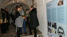 Novou historickou expozici v obecním úřadě zahájila starostka Benešova nad Černou Veronika Zemanová Korchová.