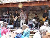 Schelinger Memory Band zahraje v sobotu v areálu koupaliště ve Větřní.