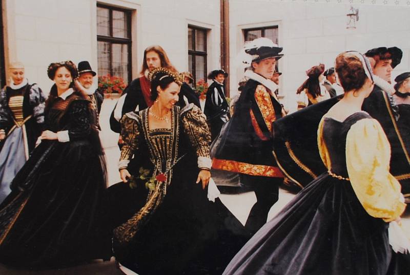 Český Krumlov v roce 1999. Taneční soubor Fioretto.