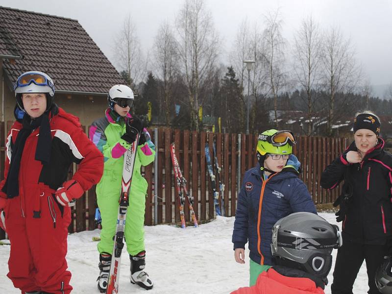 První lyžařský kurz dětí z Arpidy na Lipně. 
