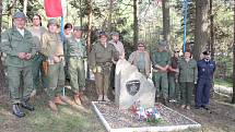 Setkání a pietní akt u pomníčku zavražděným americkým vojákům ve Zdíkách.