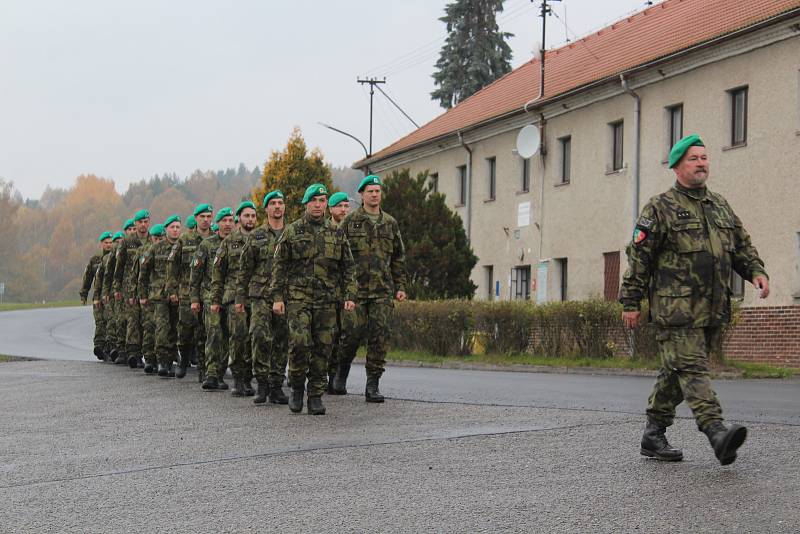 V Polné na Šumavě volilo několik stovek vojáků.