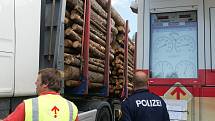 Na kamiony a jejich řidiče si v pátek posvítili policisté u Dolního Dvořiště.