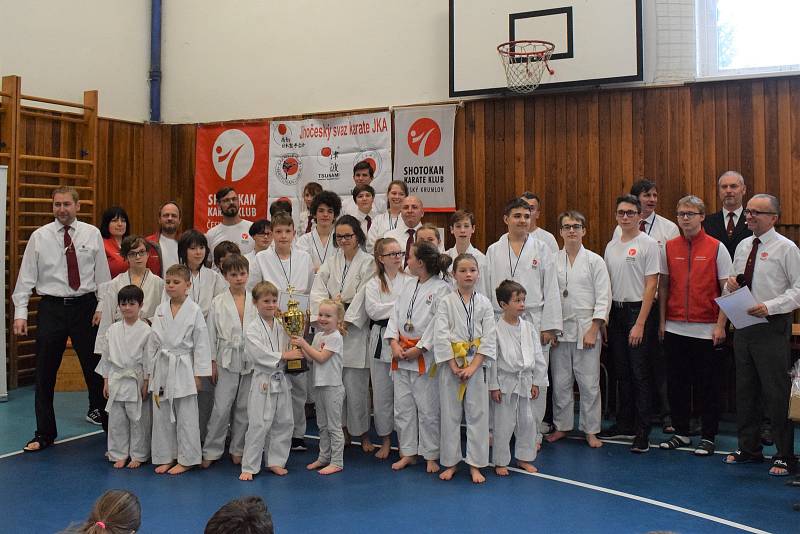 Mikulášský turnaj, poslední z letošní série turnajů Jihočeského svazu japonského karate, pořádal českokrumlovský Shotokan karate klub.