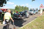 Pravděpodobně přehlédnutí výstražného světelného znamení bylo důvodem nehody osobního automobilu a osobního vlaku na železničním přejezdu v Holubově.