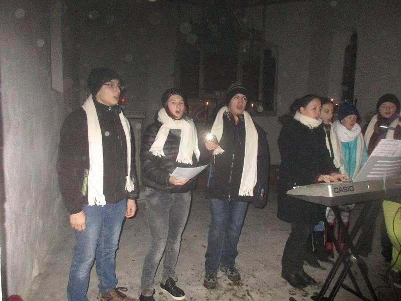 Česko zpívá koledy v Loučovicích tradičně znělo v kapli sv. Prokopa.