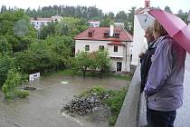 Český Krumlov zatopený Vltavou a Polečnicí.