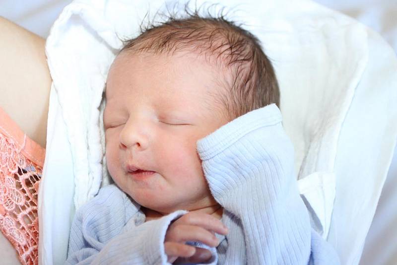 Nazari Tsubera, chlapeček s porodní váhou 2800 gramů, se kaplickým manželům Viktorii a Vasilovi Tsuberovým narodil 26. února 2015 v 17 hodin. U porodu asistovala tatínkova matka.