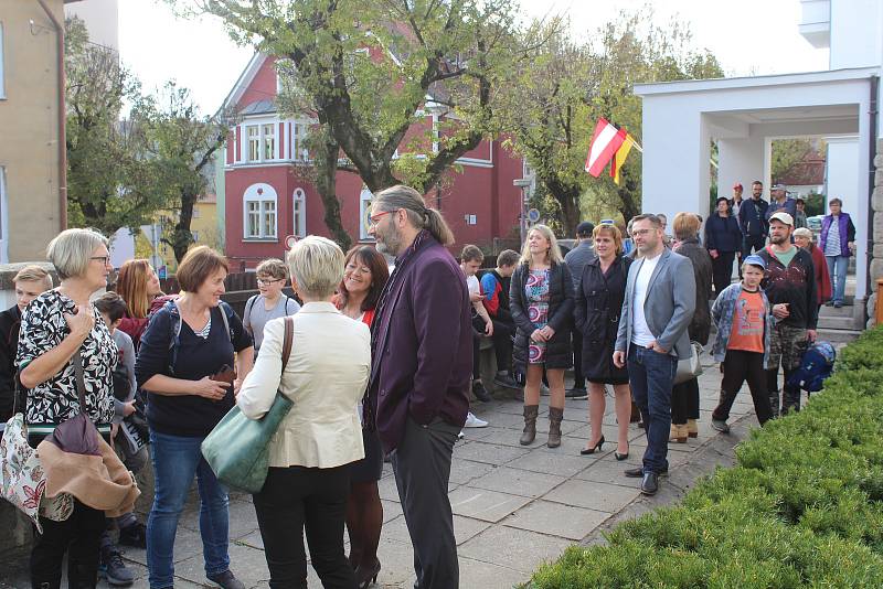 Den otevřených dveří a oslava devadesátin školy na ZŠ T. G. Masaryka v Českém Krumlově.