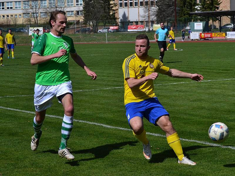 Fortuna Divize A - 21. kolo: FK Slavoj Český Krumlov (zelené dresy) - SK Senco Doubravka 0:1 (0:0).