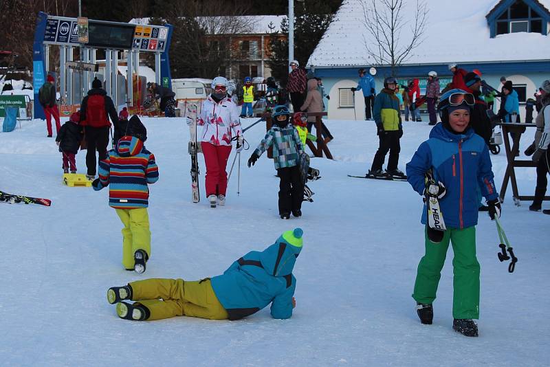 Lyžařské závody pro veřejnost McDonald's Winter Cup s Jakubem Kohákem přilákaly na Lipno desítky závodníků.