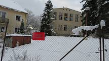 Kdysi vyhlášené plicní sanatorium na Českokrumlovsku nyní už více jak 15 let chátrá.