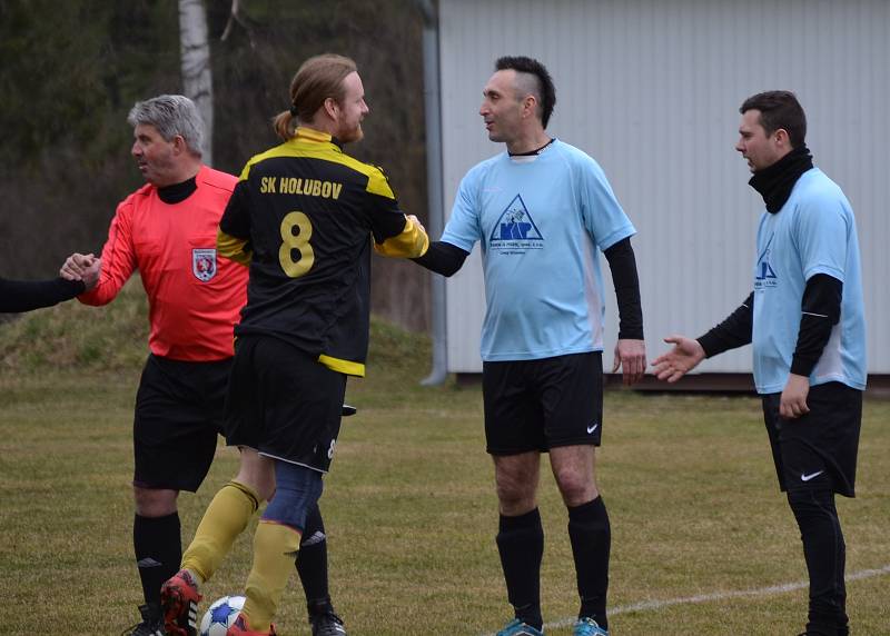 Fotbalová příprava: SK Holubov (černožluté dresy) – SK Zlatá Koruna 3:3 (1:2).