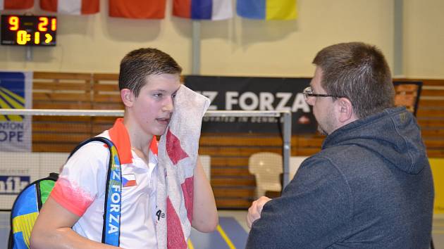 Tomáš Švejda s trenérem Radkem Votavou (na snímku z nedávného mezinárodního turnaje Czech U17 na domácích kurtech).