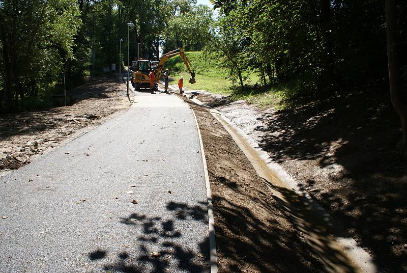 Otevření nového podchodu pod E55 ve Velešíně už je na spadnutí.