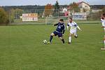 Fotbalisté Dolního Dvořiště (v modrém) prohráli v Hrdějovicích 0:4.