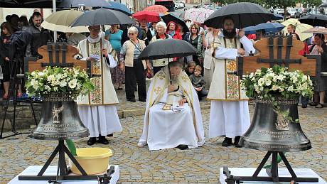 Hořičtí si k výročí 750 let městysu Hořice na Šumavě nadělili nové zvony.