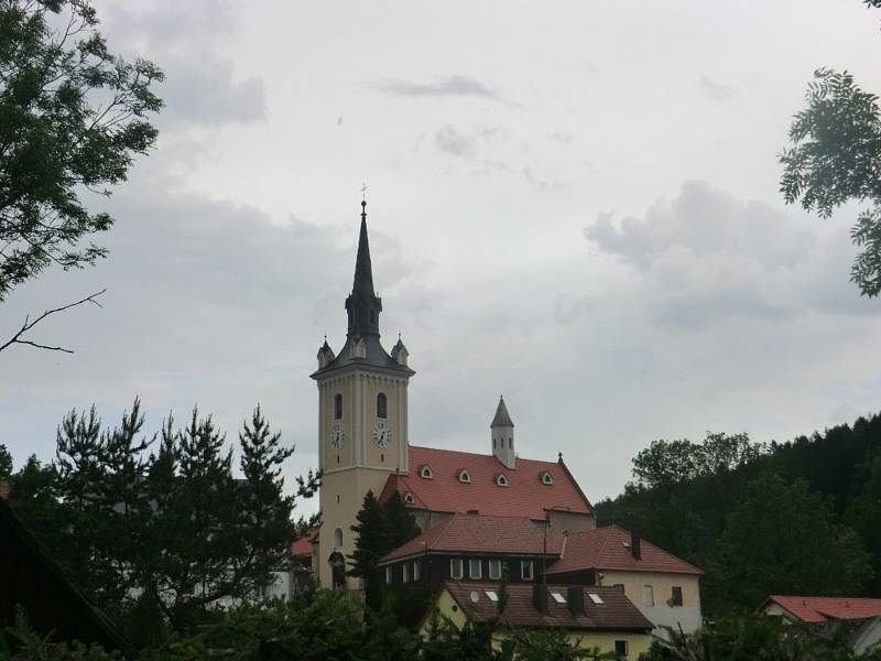 Rožmitálští se připojili k pochodu po stopách kněze Petra.