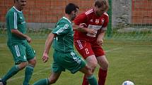 Oblastní I.A třída (skupina A) - 26. kolo: FK Nová Ves / Brloh (zelené dresy) - TJ Týn nad Vltavou 2:9 (2:5).