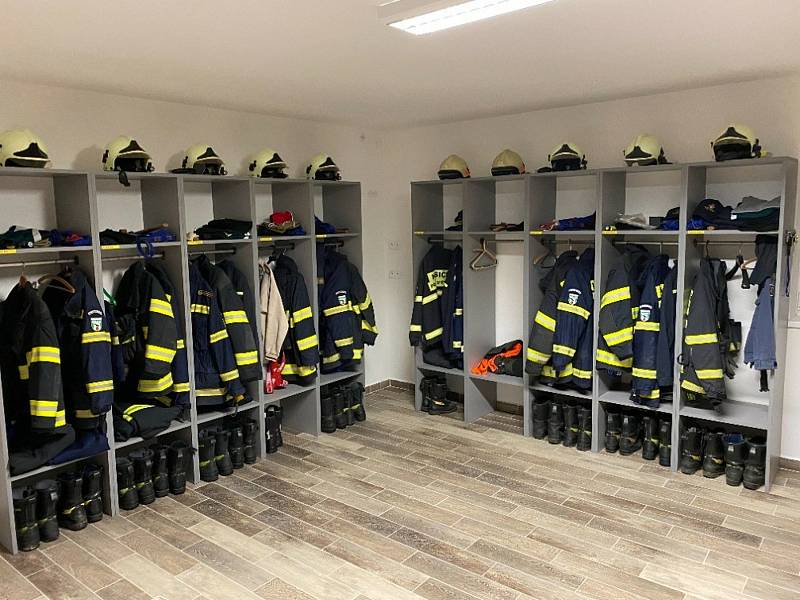 Prostory na šatnu si hasiči v Přední Výtoni zrekonstruovali vlastními silami.
