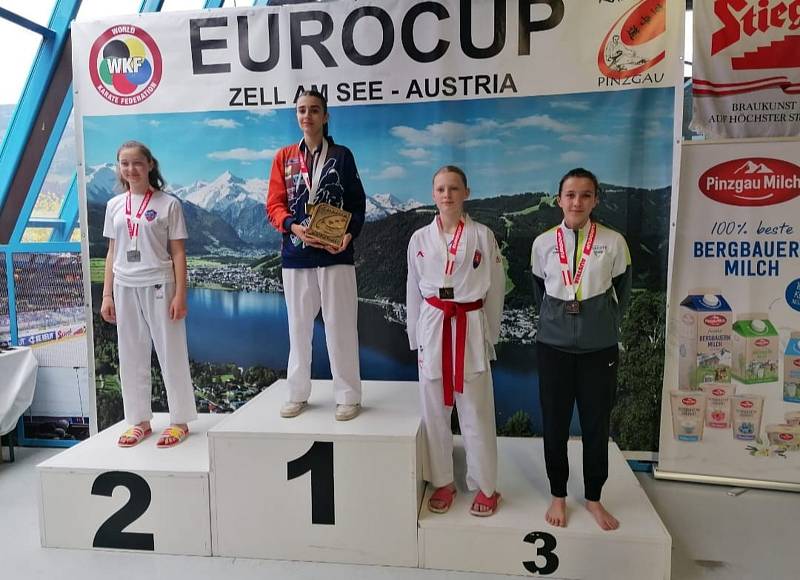 Karatisté z SK Karate Český Krumlov přivezli z evropského poháru spoustu medailí.