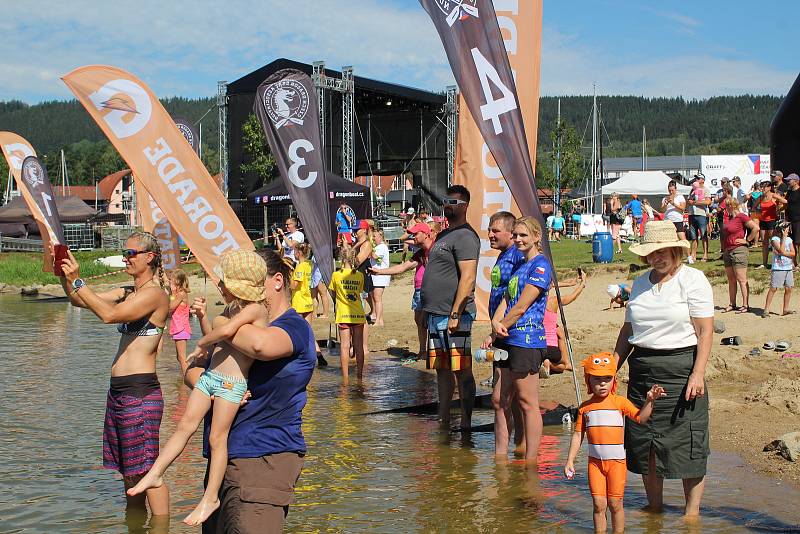 Lipno Sport Fest 2020 vyvrcholil závodem dračích lodí.