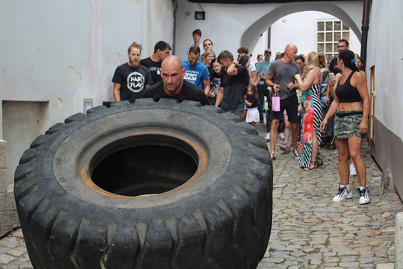 Akce Převal gumu překvapila i pobavila obyvatele a návštěvníky Českého Krumlova.