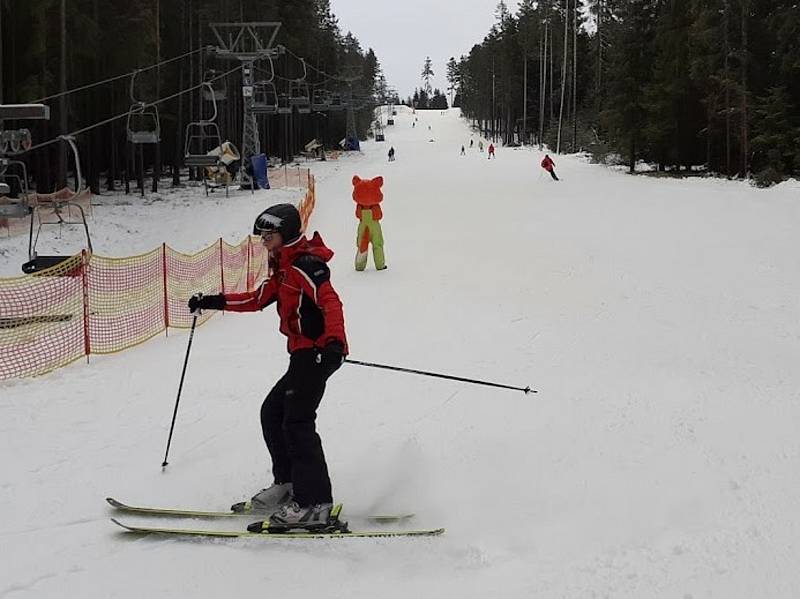 Ve Skiareálu Lipno zahájili v neděli 5. prosince 2021 další lyžařskou sezónu.