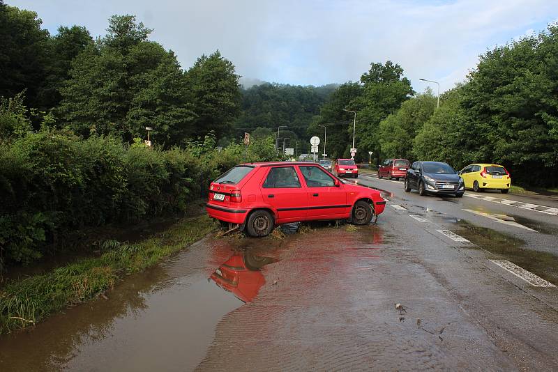 Český Krumlov opět zažil záplavu. Takto to vypadlo ve čtvrtek dopoledne, kdy už voda částečně opadla.