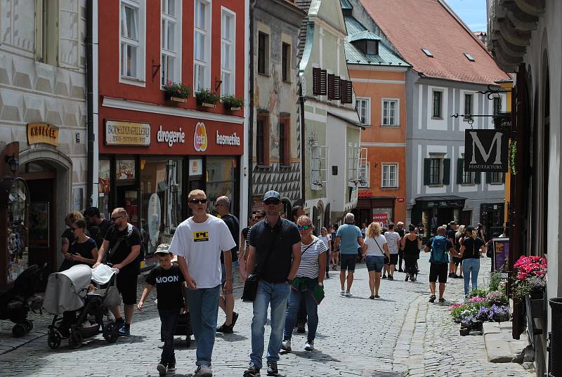 Český Krumlov o prodlouženém červencovém víkendu.