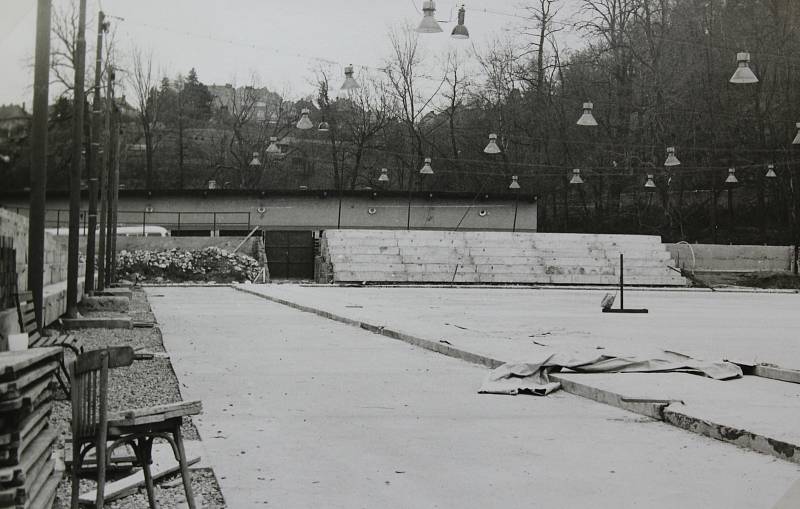 Český Krumlov v 70. letech 20. století. Starý zimní stadion.