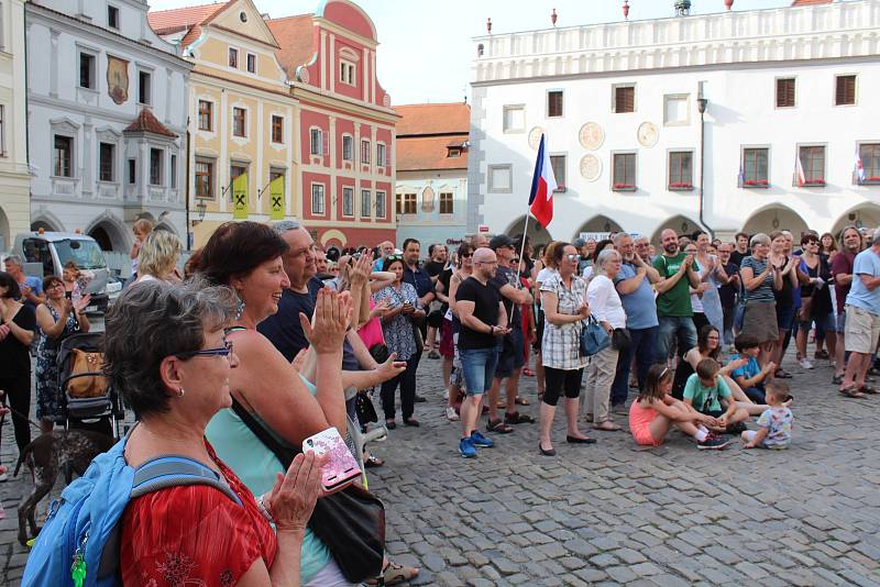 V Českém Krumlově se za nezávislou justici a proti premiérovi demonstrovalo už počtvrté.