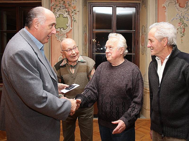 Českokrumlovští průkopníci hokeje Karel Podruh, Tomáš Šafránek a Josef Tůma (zleva).