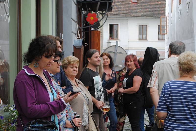 Soukenická žije! Český Krumlov slaví slunovrat.