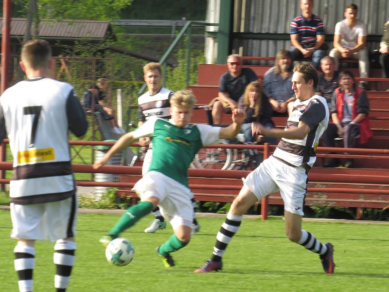 I. B třída (skupina A) – 22. kolo: FK Spartak Kaplice (bíločerné dresy) – TJ Malše Roudné B 8:0 (6:0).