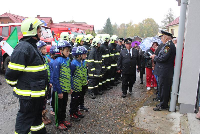 Sobotní odpoledne obyvatelé Malont věnovali oslavám vzniku republiky. Nechyběl ani ohňostroj.